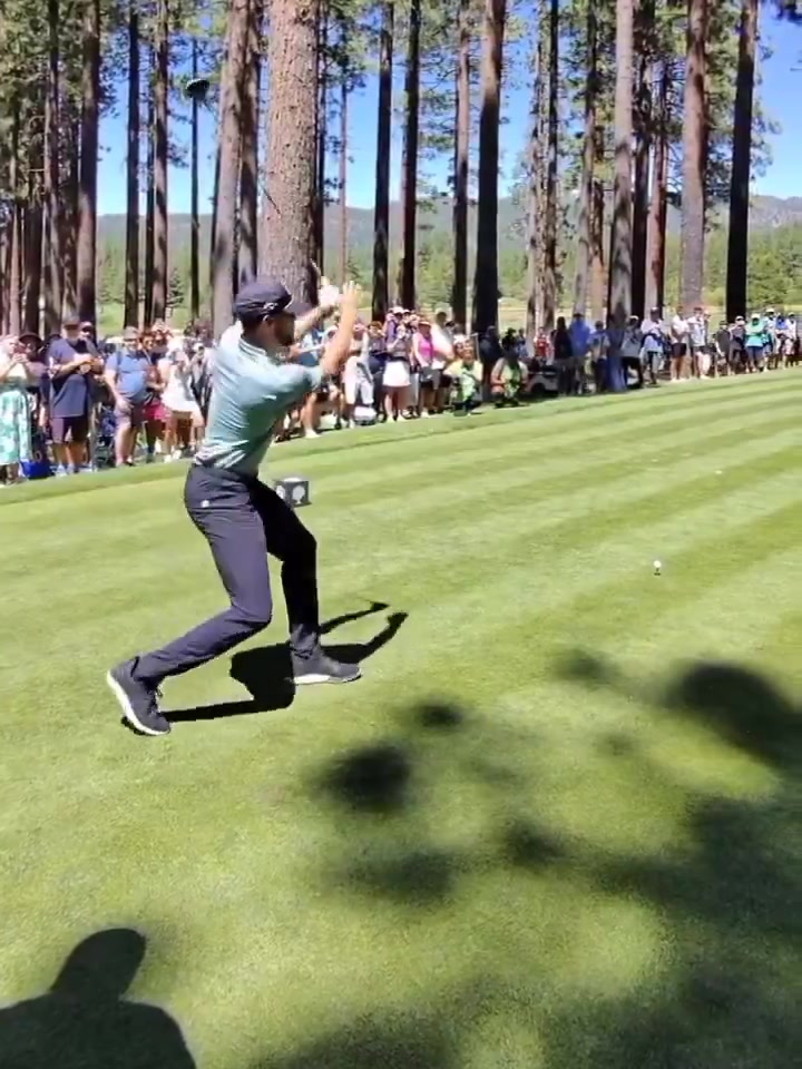 再次“招募”！?‍?库里搞笑模仿老詹挥杆：我们需要你！